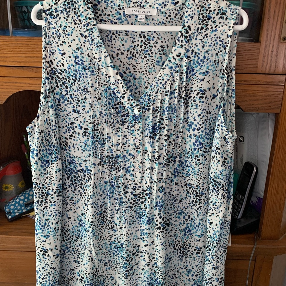 Rose + Olive Women's Speckled Blue and Black V-Neck Blouse Sz1X